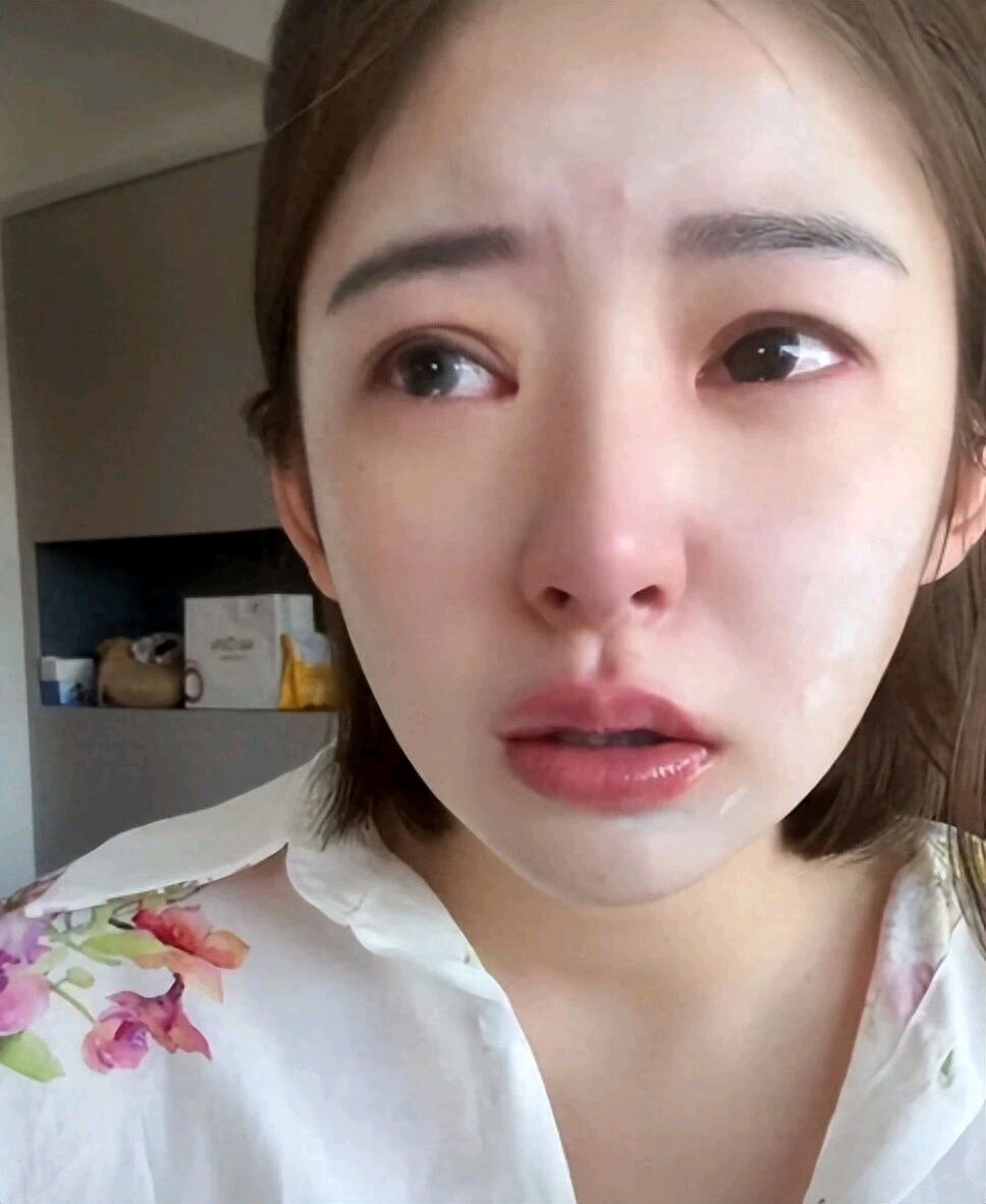 黄一鸣被封号后女儿被送去当童模：她从来没想过放下这个摇钱树 