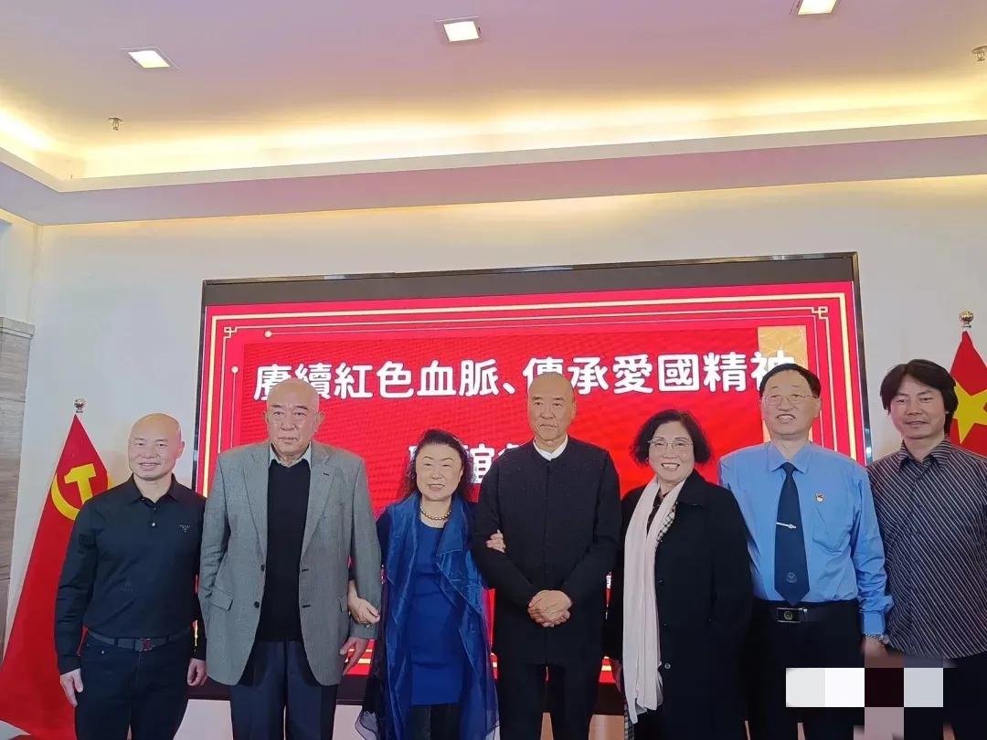在日前举行的四野后代联谊会上，参会嘉宾们留下了一张让人动情的合影，因为他们的身份