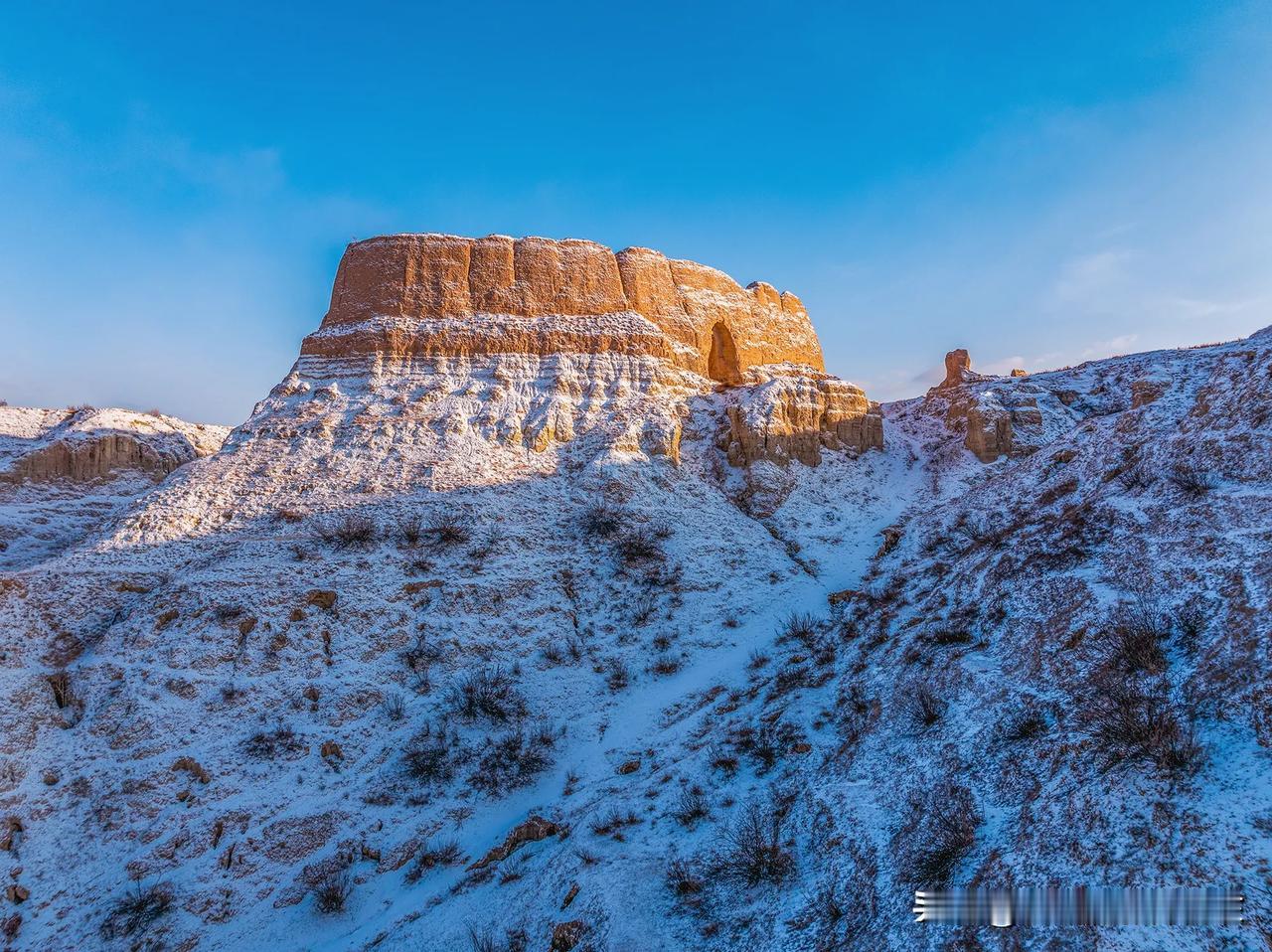 张家口蔚县小雪过后❄️晨光中西大坪城堡[耶]长城