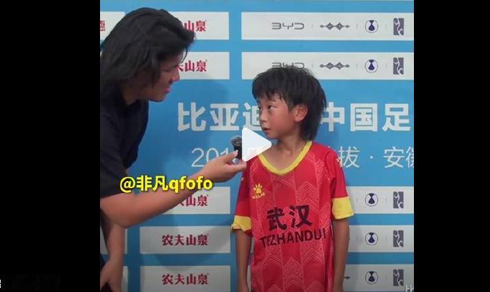 看了下中国足球小将2018年第一批入选的名单，一共10名选手，全部出生于2018