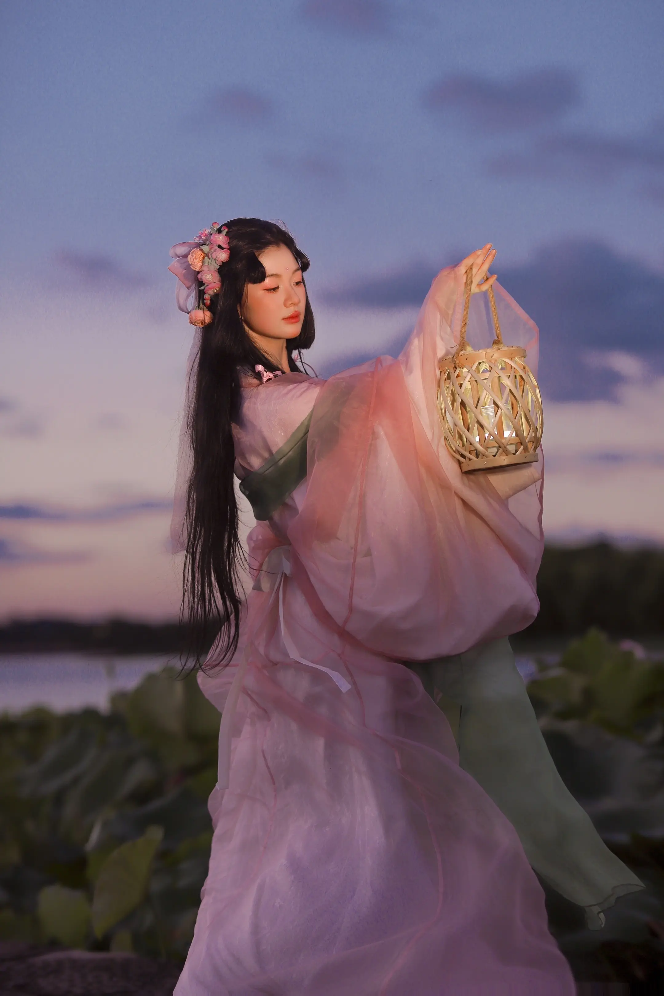 杭州汉服女摄｜蓝调时刻，拍出绝美故事感～