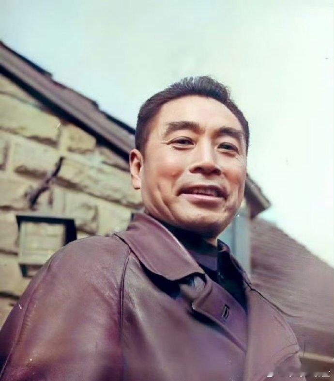 不要无视！当你滑动到这里时，请暂停 3 秒钟，为我们挚爱的周恩来总理点赞吧，向伟
