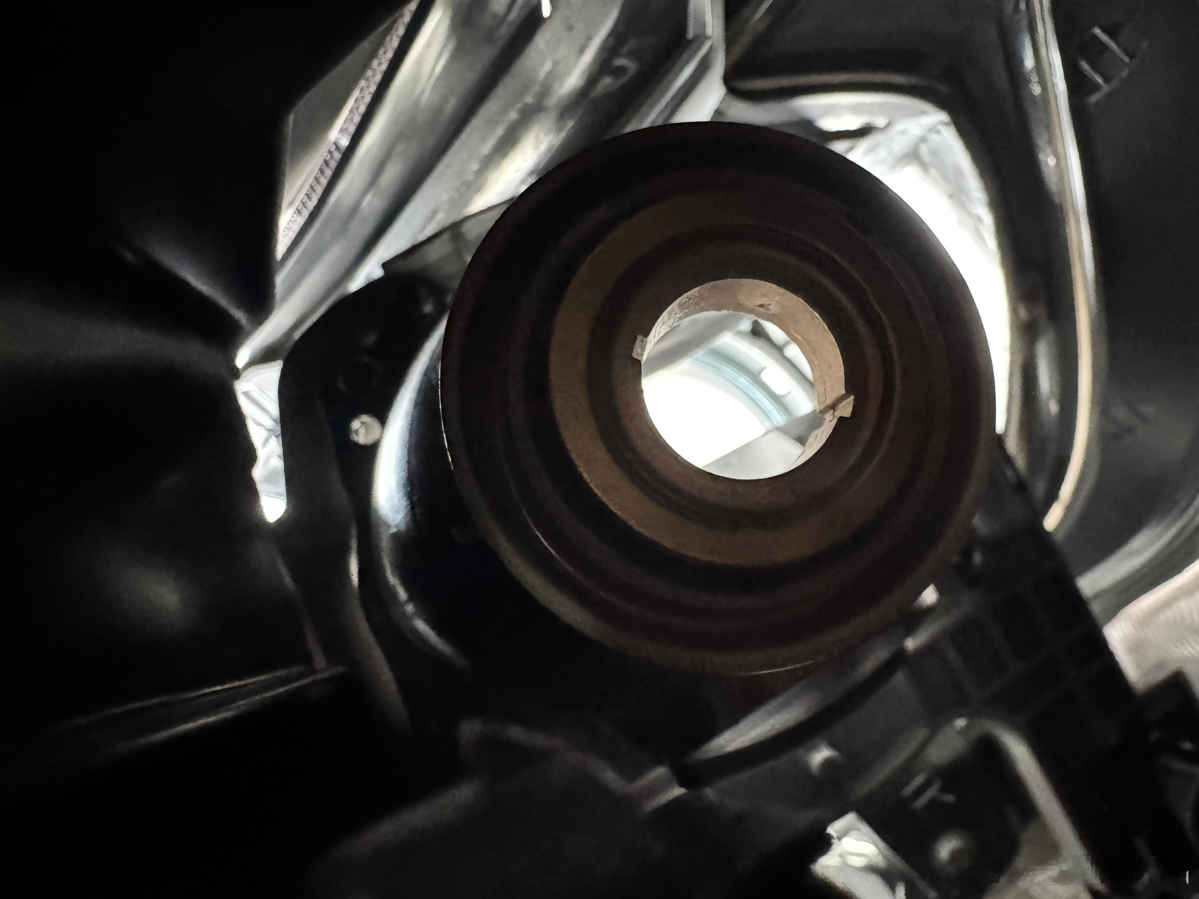 装个近光灯累死哥了虽然是H11但是每个灯企的三叉卡扣尺寸有差异我把老灯三叉卡扣给