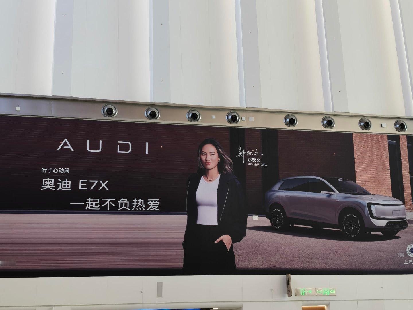 听到有“媒体”抬头看了一眼之后问:郑钦文是谁。每个车的代言人+车型调性+目标受众