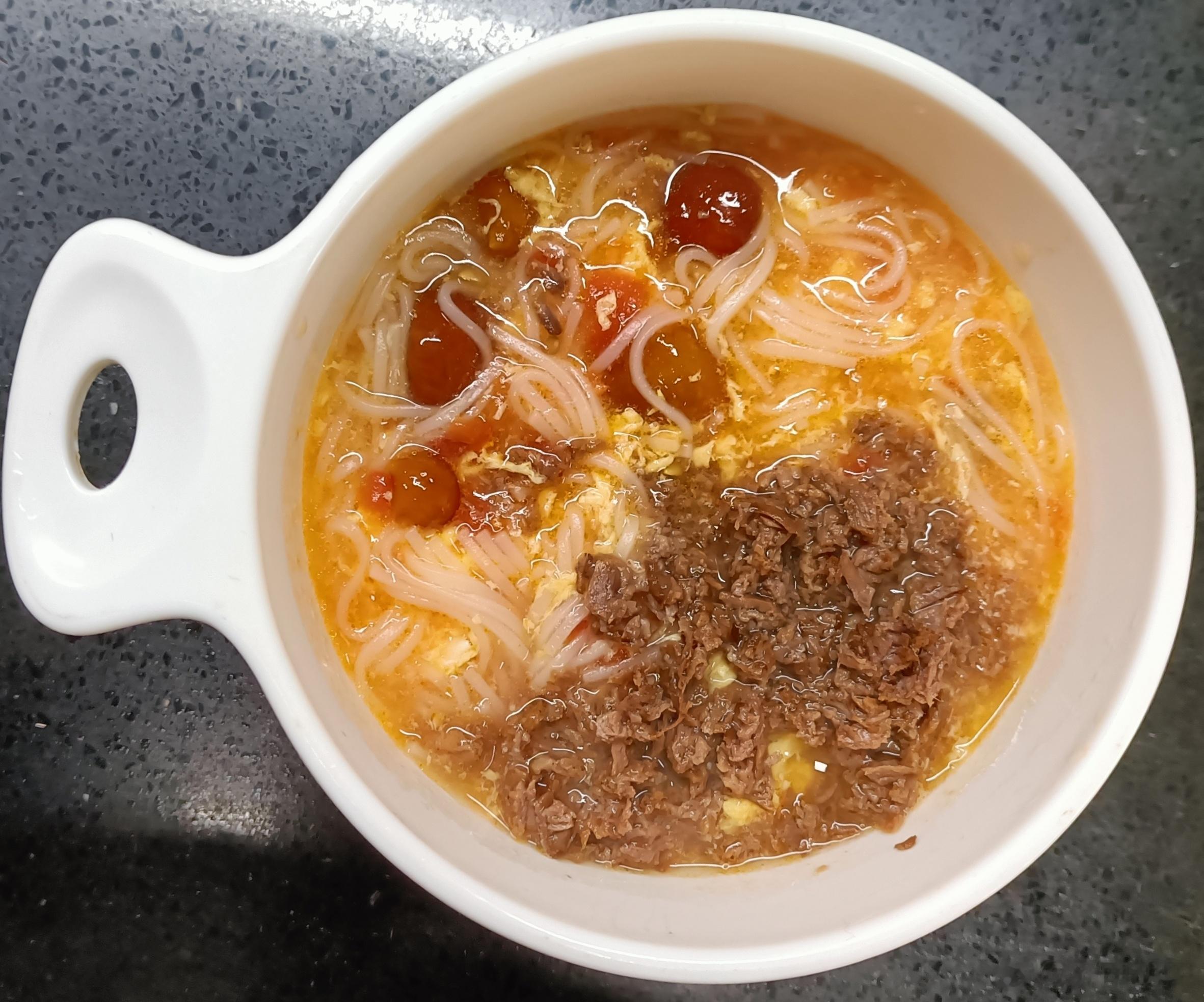 #糖糖的饭饭##科学育儿营养护航# 糖糖又病了，没发高烧，有点咳嗽，嗓子疼嗓子哑