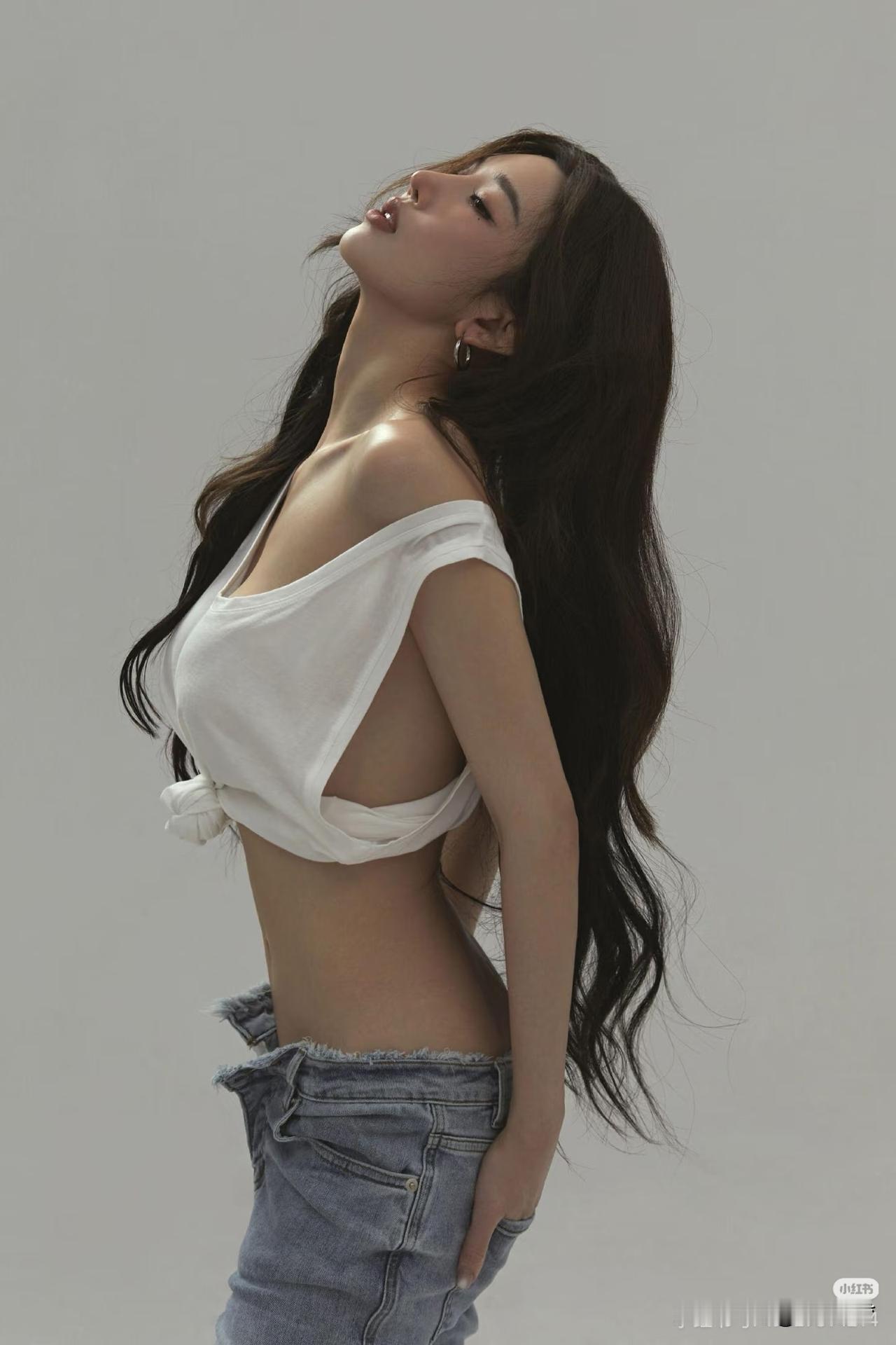 一般来说，为了方便交流，与人初次见面时通常会询问对方“怎么称呼”“您贵姓”，对方