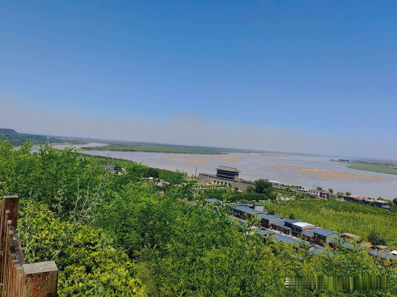 上联：雄关铁马黄河浪
下联：有请雅士[玫瑰][玫瑰][玫瑰]