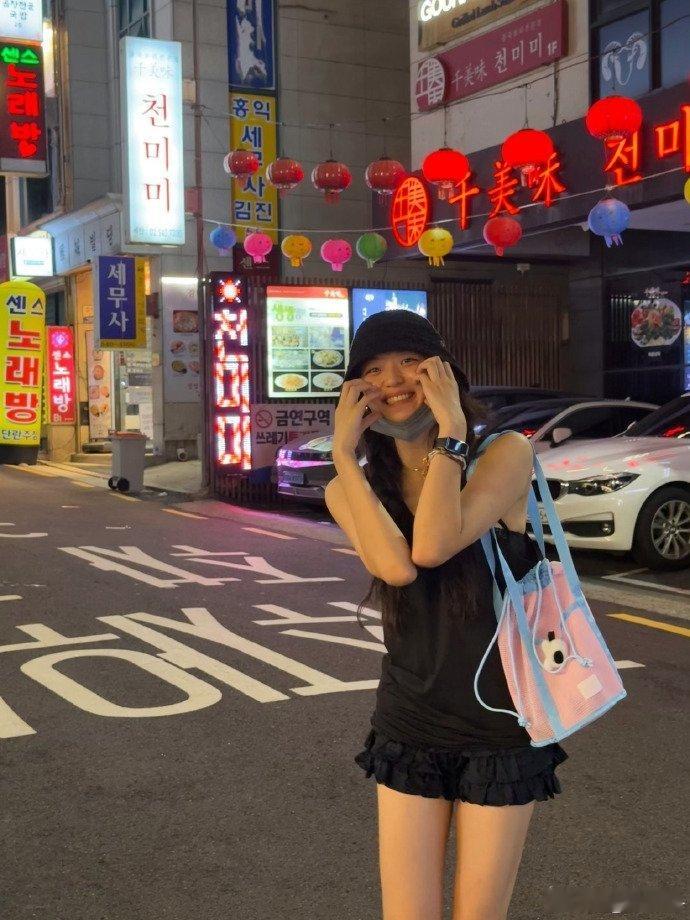 孙千韩剧女主即视感孙千这短发造型越看越上头，随手一拍都像韩剧截图，姐你是不是偷偷