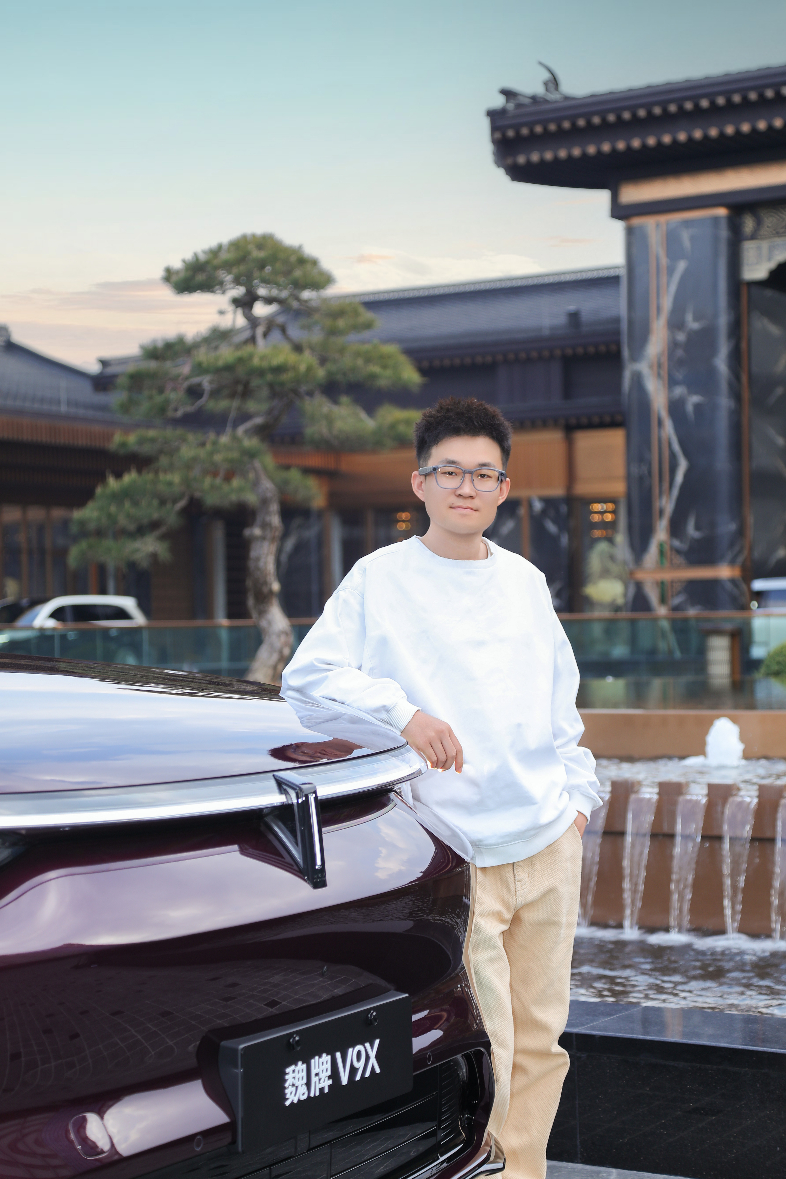 魏牌V9X试完了，给我最大感受是“大而精”，很多很多小细节给的特别舒服，魏牌现在