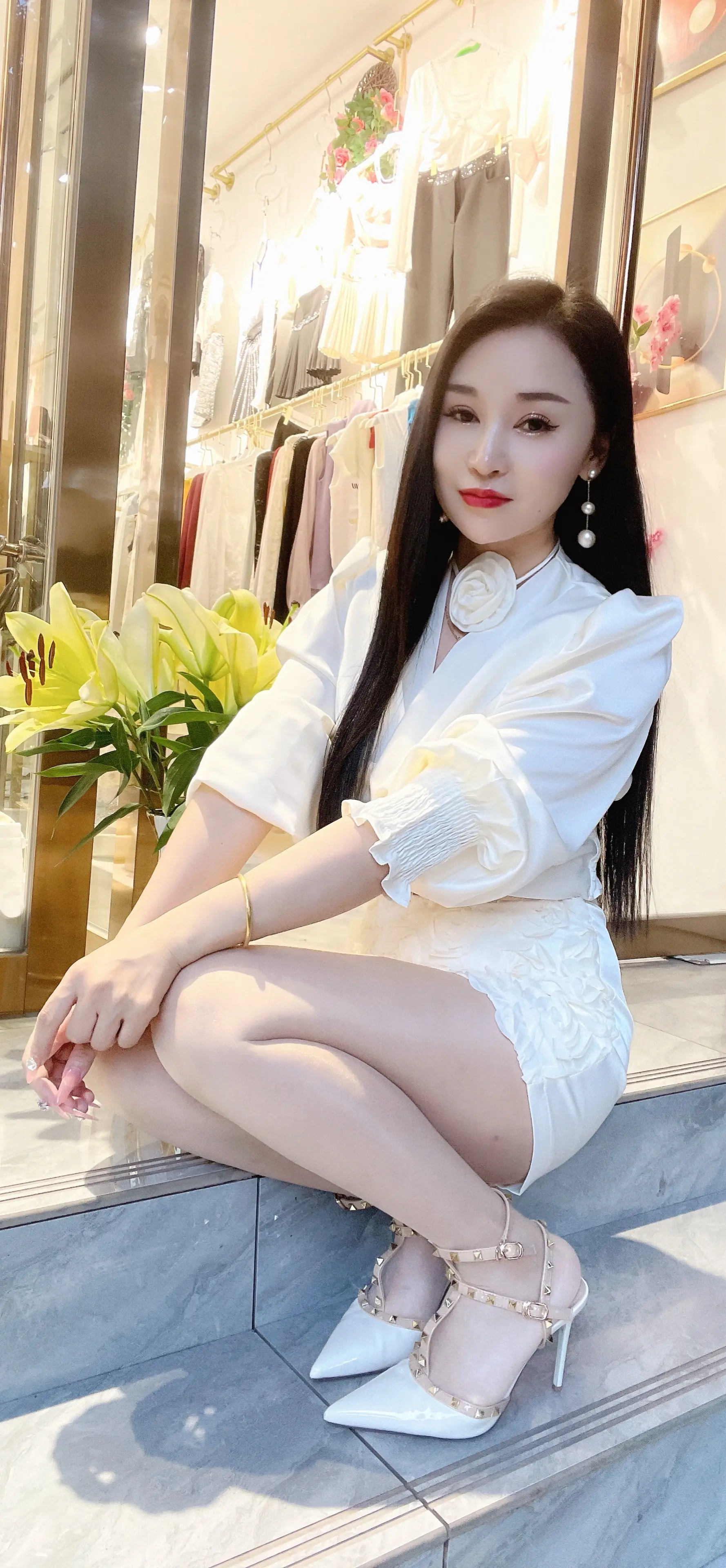 “爱上一个人需要多久？第一眼，忘记一个人需要多久？无数个颠倒日夜。”