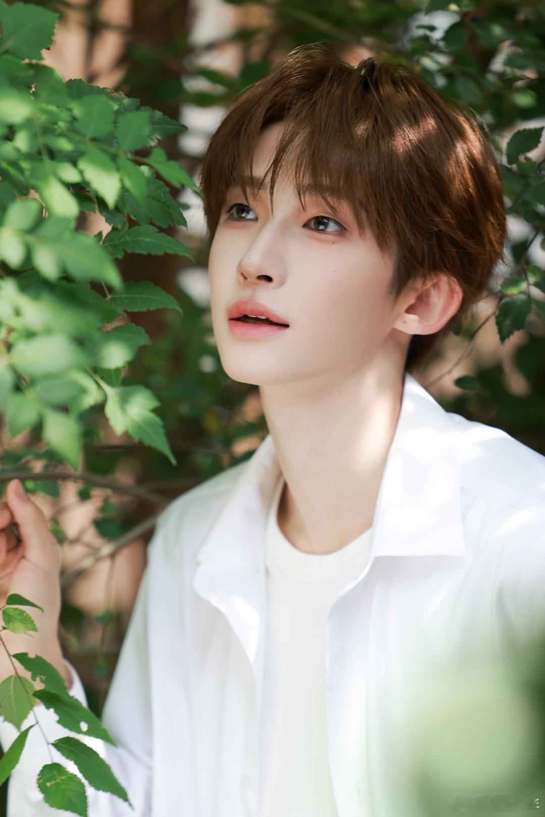 刘宇暖呼呼的工作碎片煦风穿堂携温柔而来，刘宇的工作日常自带秋日滤镜满格元气已加载