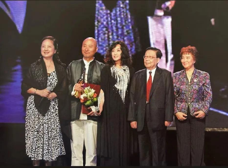 五位老艺术家，我敢打赌，认识三位以上的，一定是骨灰级的粉丝了！