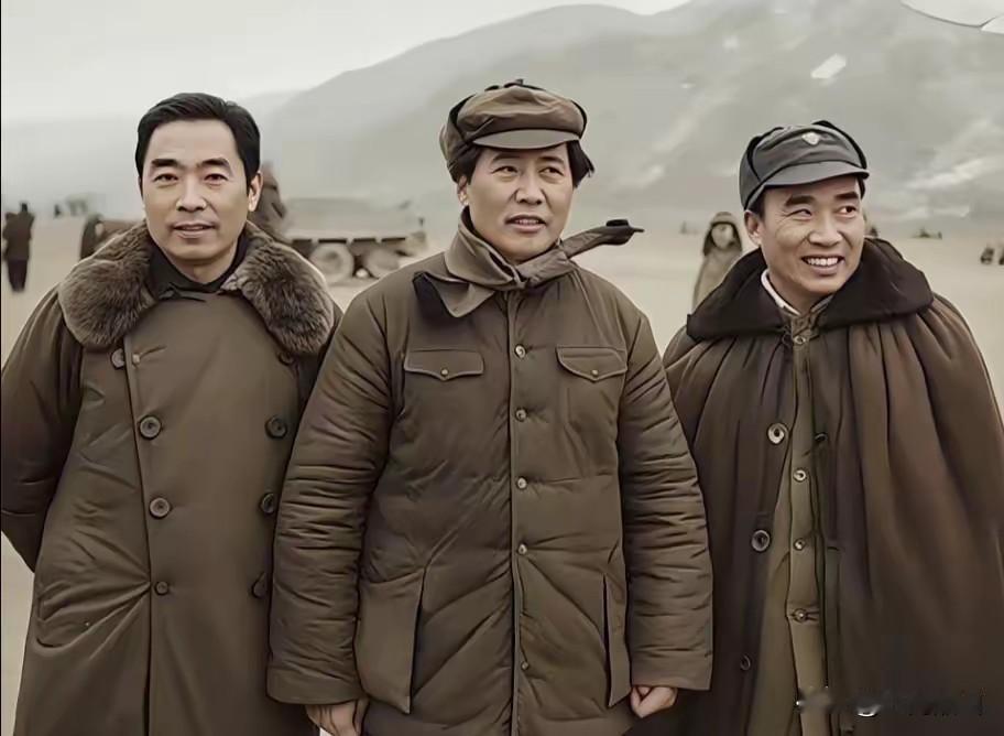 什么样的人，才是伟人？
生前为民族事业躹躬尽瘁，两袖清风；为国家昌盛死而后已，奉