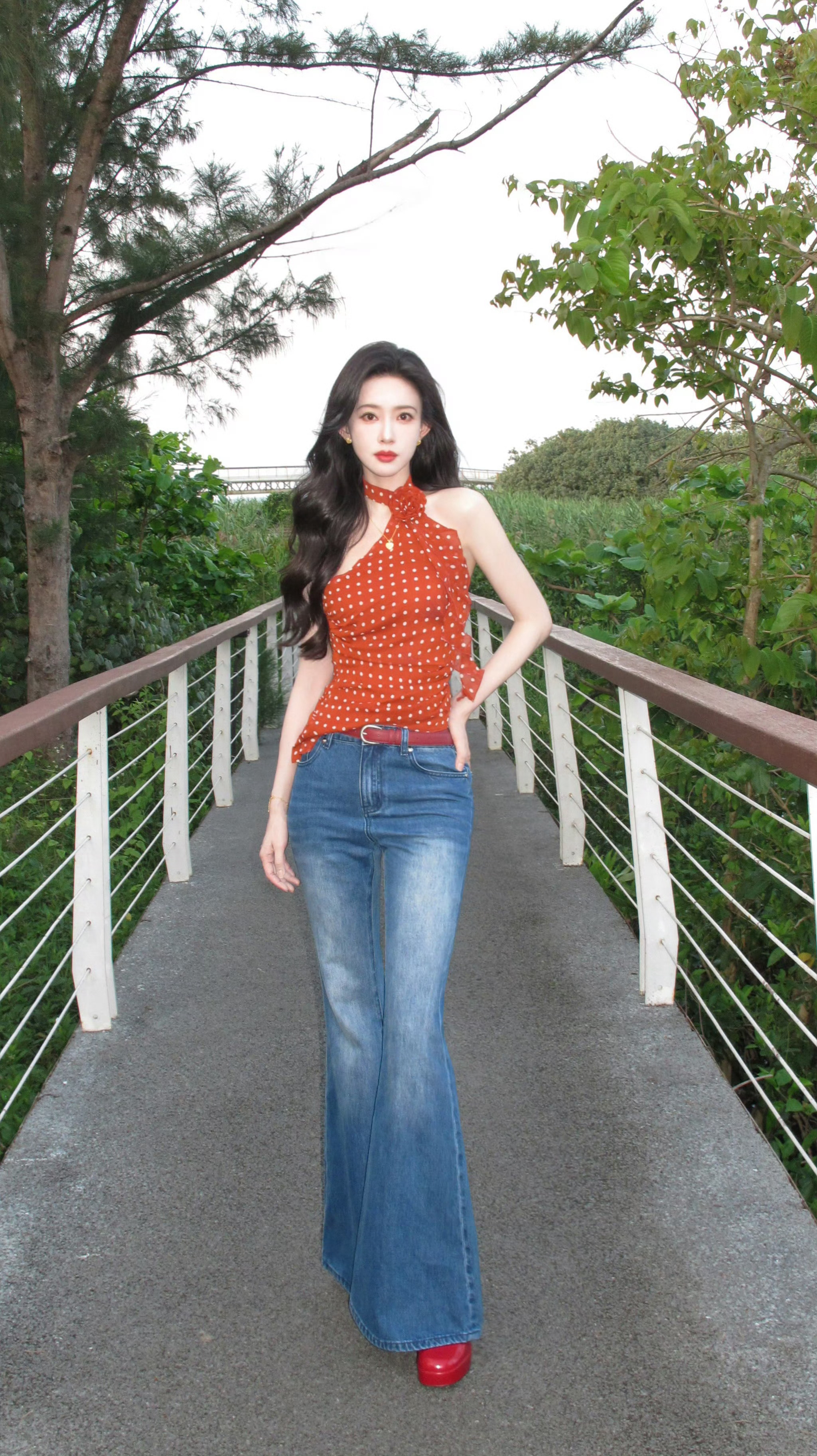 孟子义开痛车打卡重庆景点小女孩可爱属了🥰🥰🥰期待孟子义的百花杀和三线谜回呀