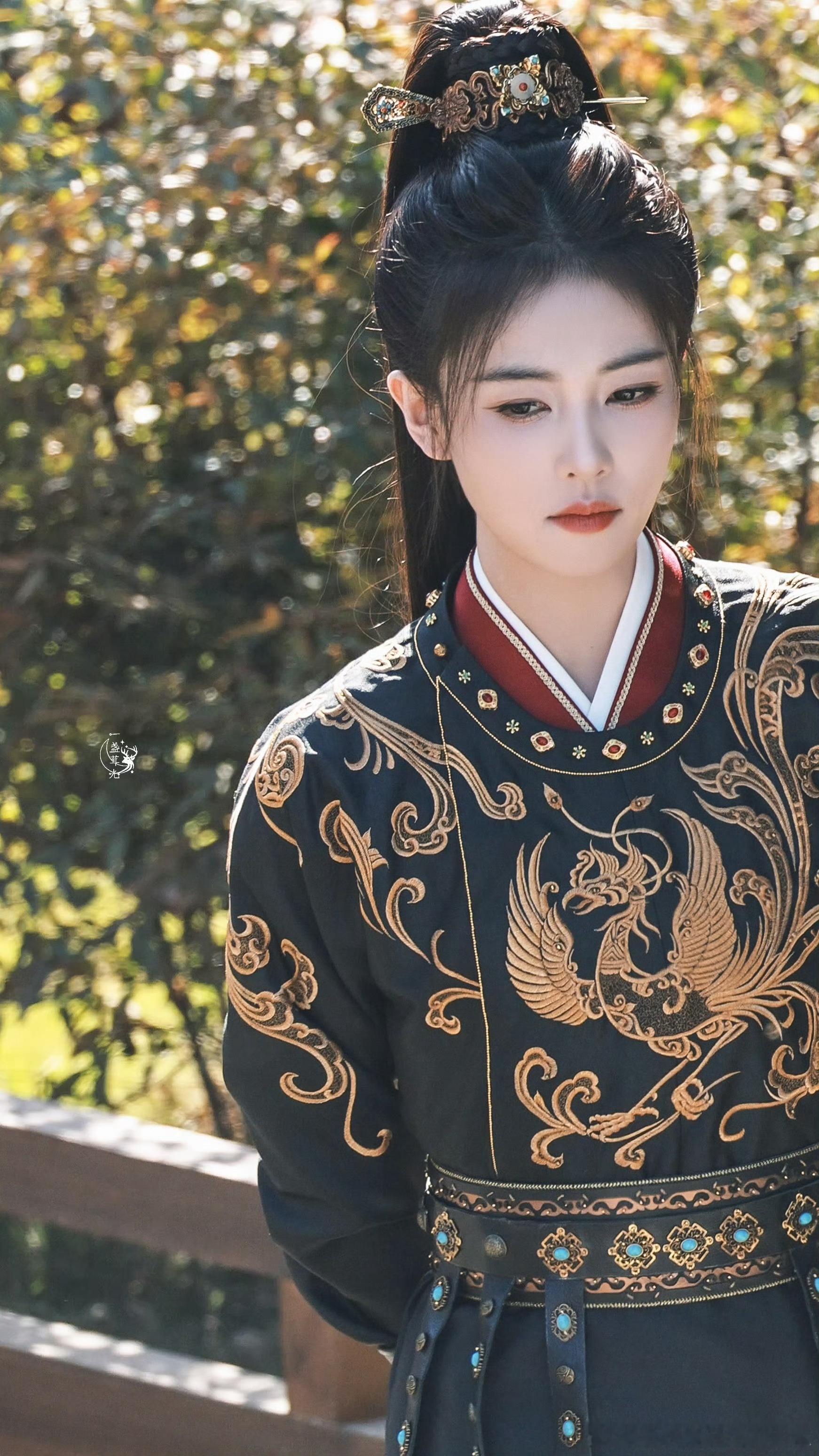 白鹿李佩仪好飒 