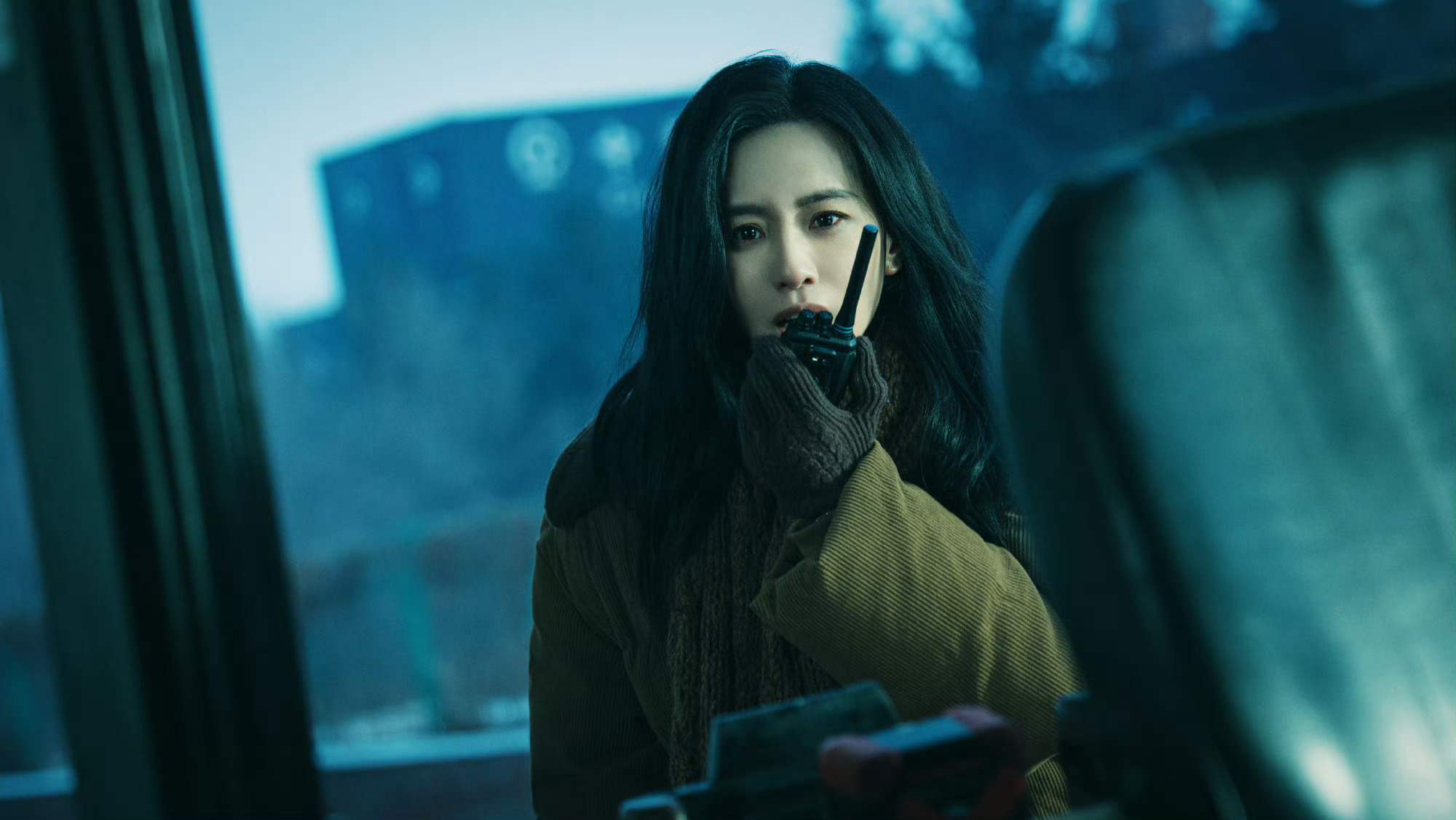 刘诗诗送礼包真的送包 本以为礼包里是些小玩意儿，结果诗姐直接给你来个包，这反差谁