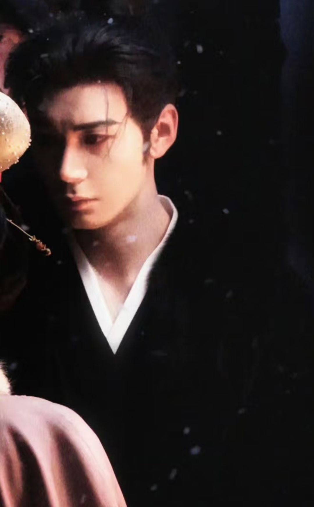 腾讯悬疑剧《红掌》主演：关晓彤、陈星旭编剧：九夜茴《匆匆那年》《曾少年》导演：黄
