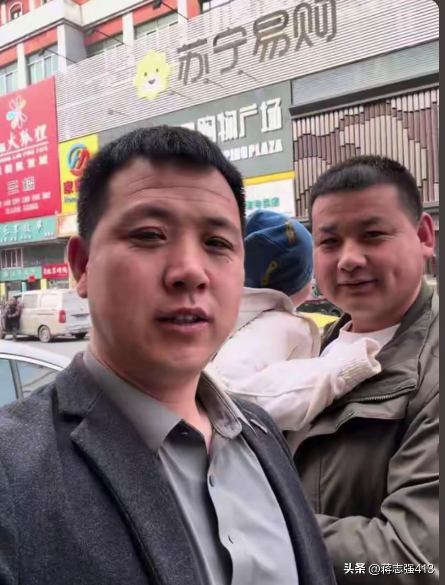 看样子林区小明已经走出了离婚的阴影了，也不像前些日子还跑南方去散心，现在就开始准