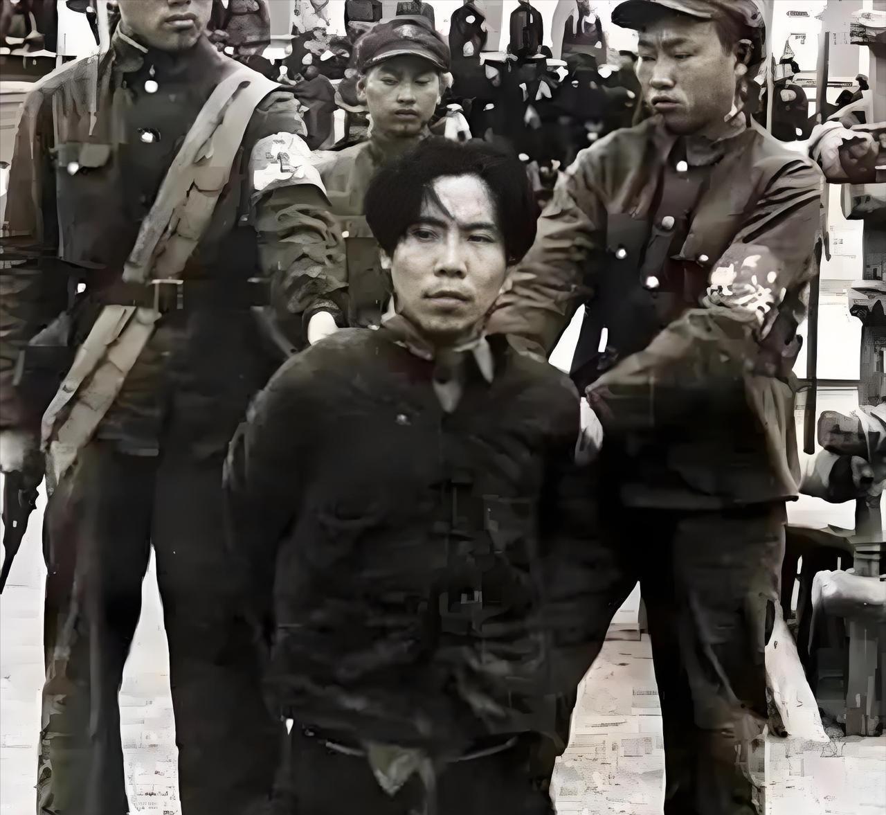 1954年，飞贼段云鹏落网，毛主席得知后，忍不住调侃道：“他不是号称‘飞贼’，会