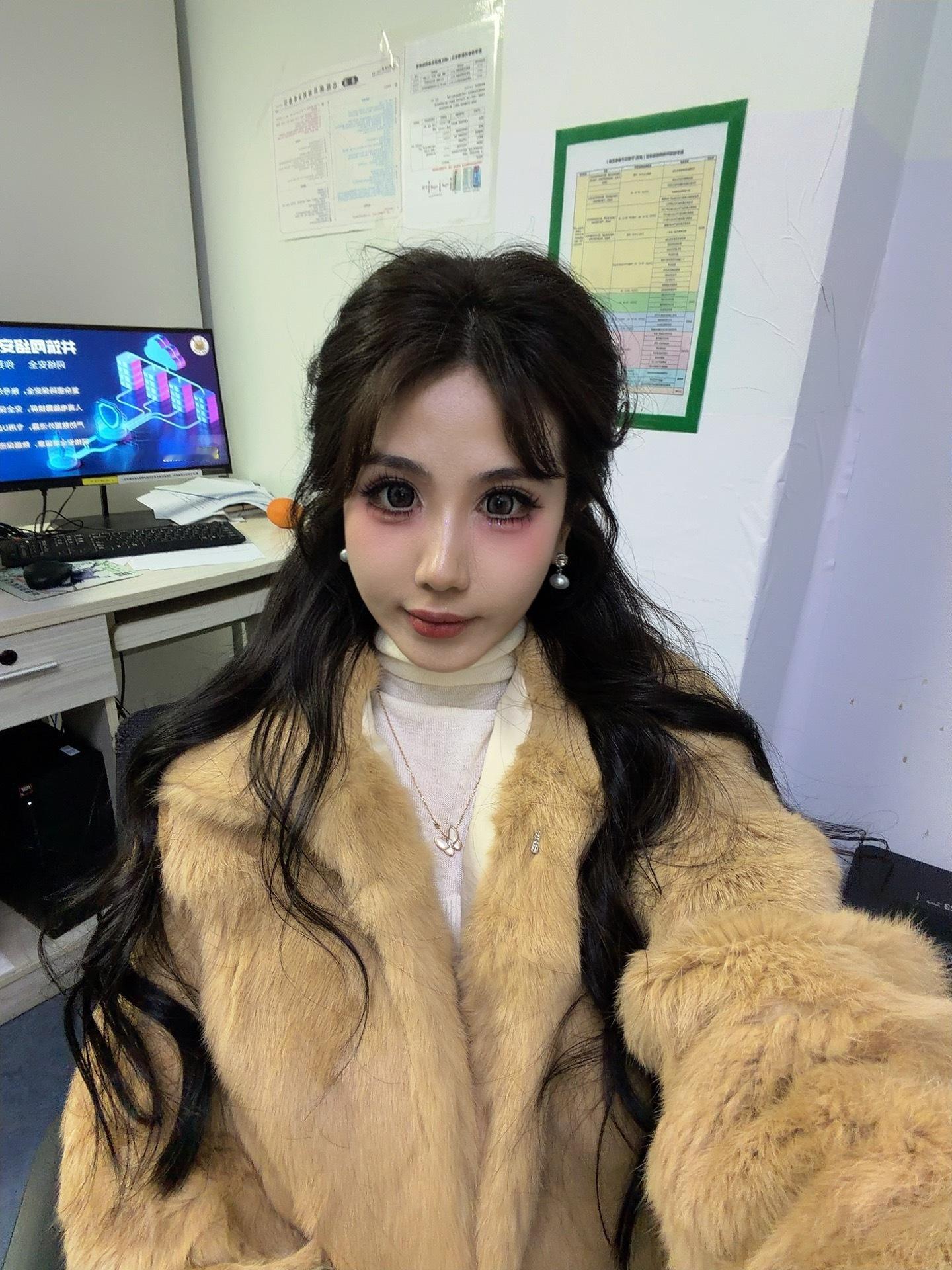 本人从早八点到现在脚不沾地没停过水没喝一口吃的更是没吃一口到现在（今天直接刷新和