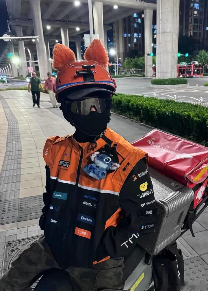 神气的狐狸耳朵小哥🦊很有活力 
