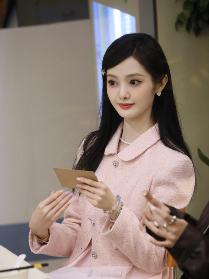 恋综居然公开嘉宾朋友圈了 谁懂这种极致反差甜！陈丹琪小心翼翼藏起心意，董卓然大大