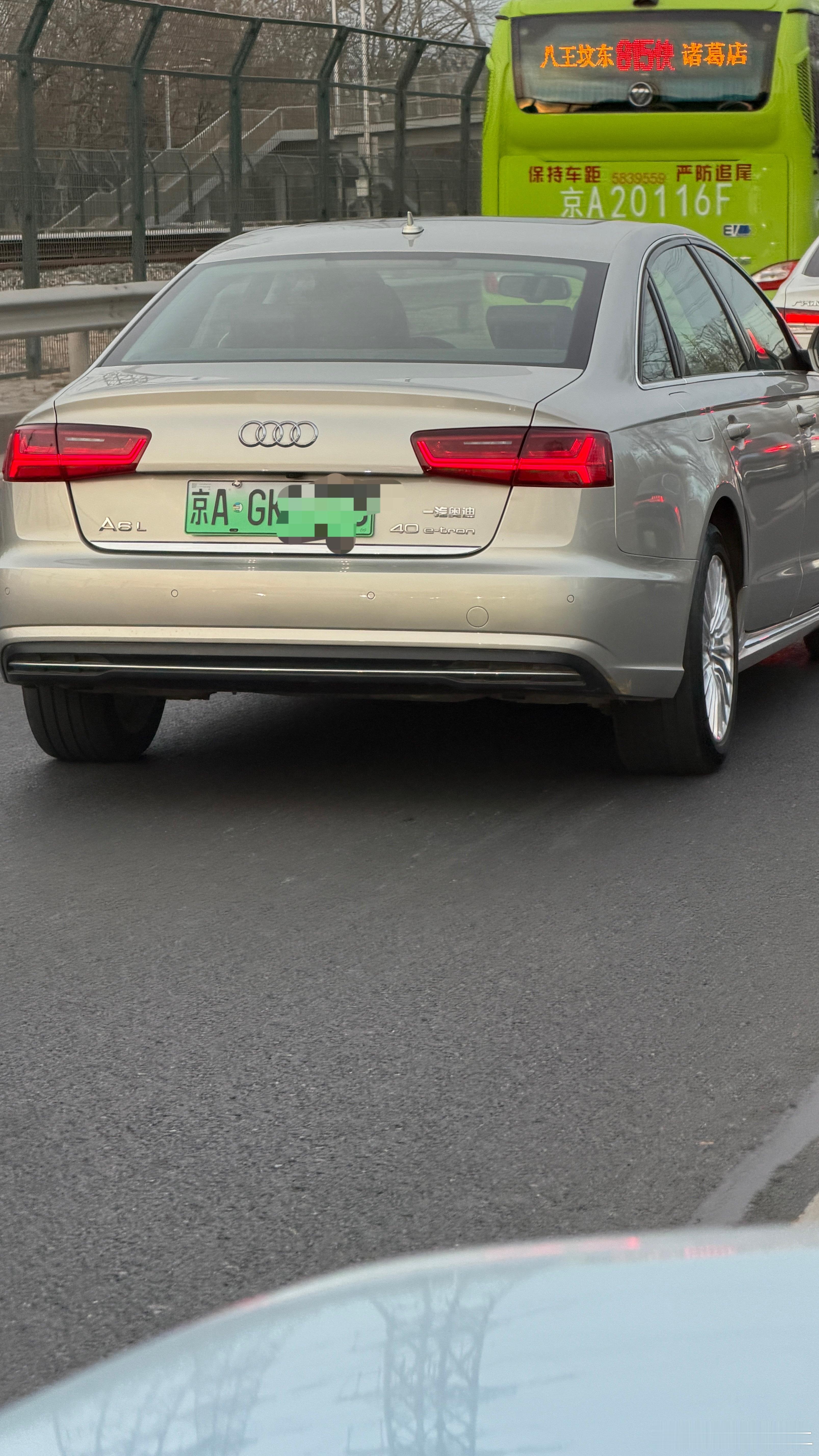 绿牌奥迪A6 也太少见了奥迪 这车如果家里开 怎么样啊新能源大牛说