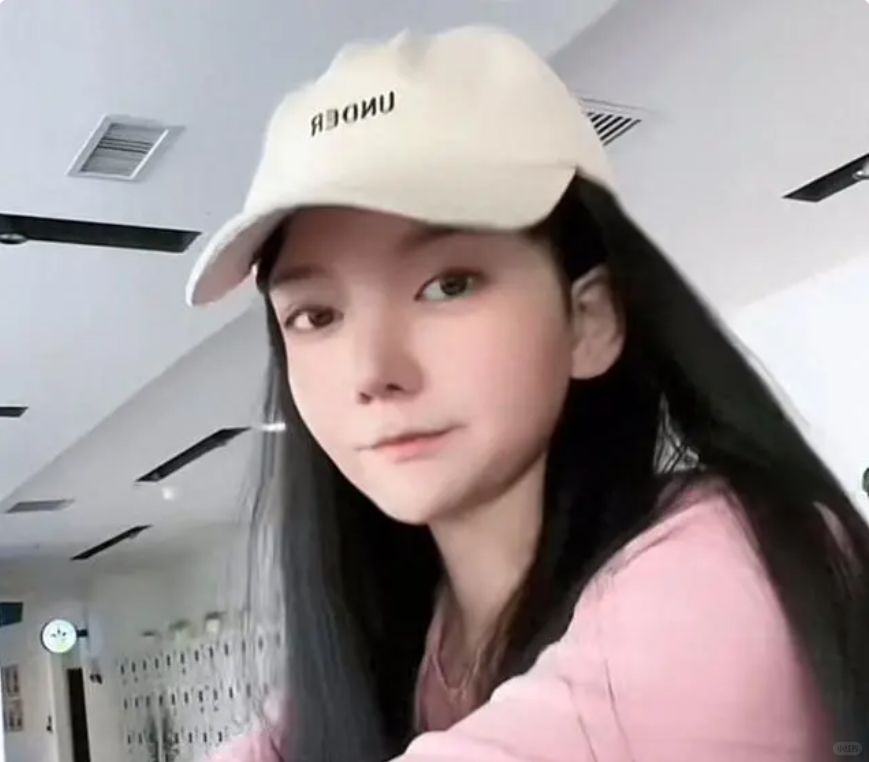 2月21日，网红菲菲公主不幸因癌症去世，年仅28岁，这么年轻就香消玉殒，尤其是看...