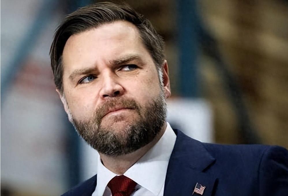 一向硬气的美国副总统万斯居然换了说法，把便宜油气放到伊朗无核前面，这可是几十年外