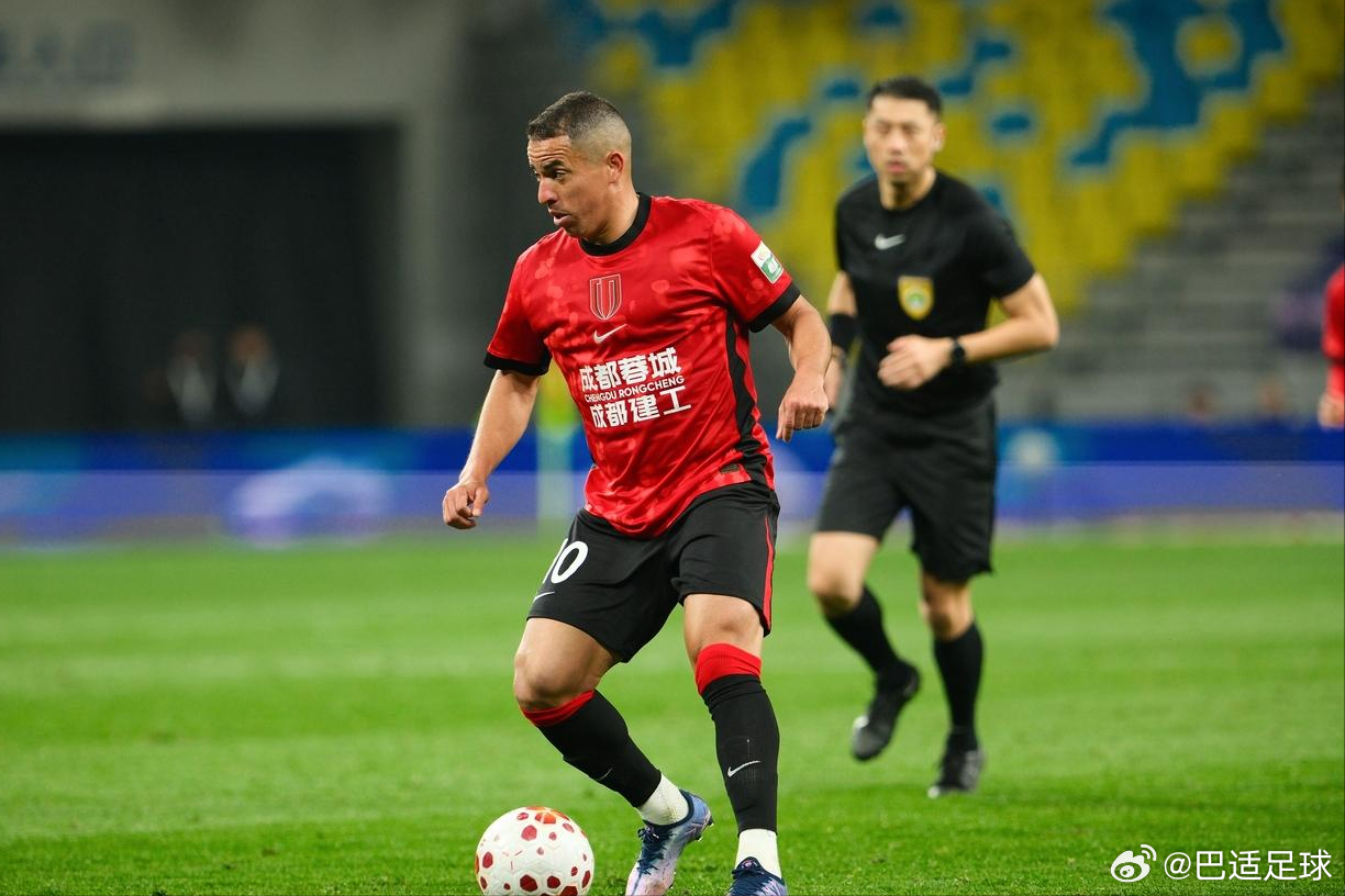 已具备非血缘归化的外援：奥斯卡（云南玉昆）和罗慕洛（成都蓉城）。奥斯卡早就够格，