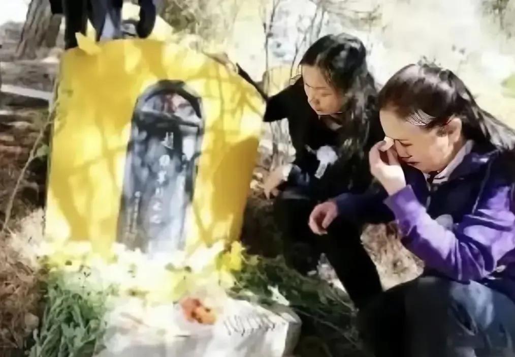 谁也没料到，曾在老山战场抱过临终战友赵维军的女护士张茹，2015年重返中越边境麻