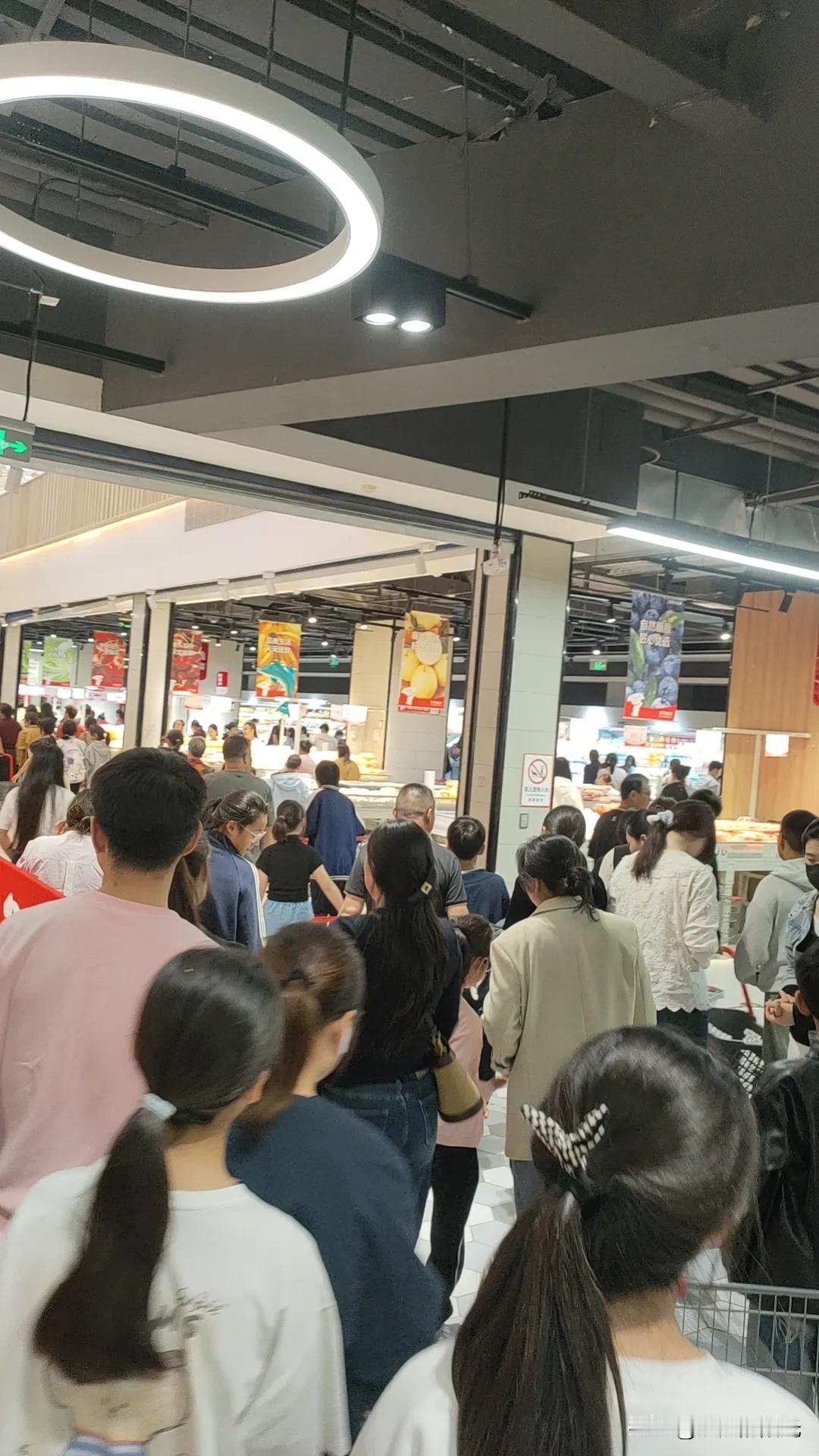 性格不一定能决定人生，但肯定能影响日子
 
我觉得性格没法一锤定音决定人生，但确