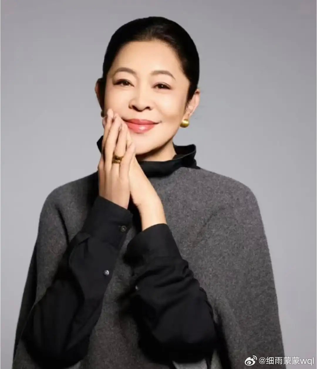 倪萍真的给人看力竭了 倪萍浪姐端水太拼，真给人看力竭了！倪萍在浪姐当评委，全程疯