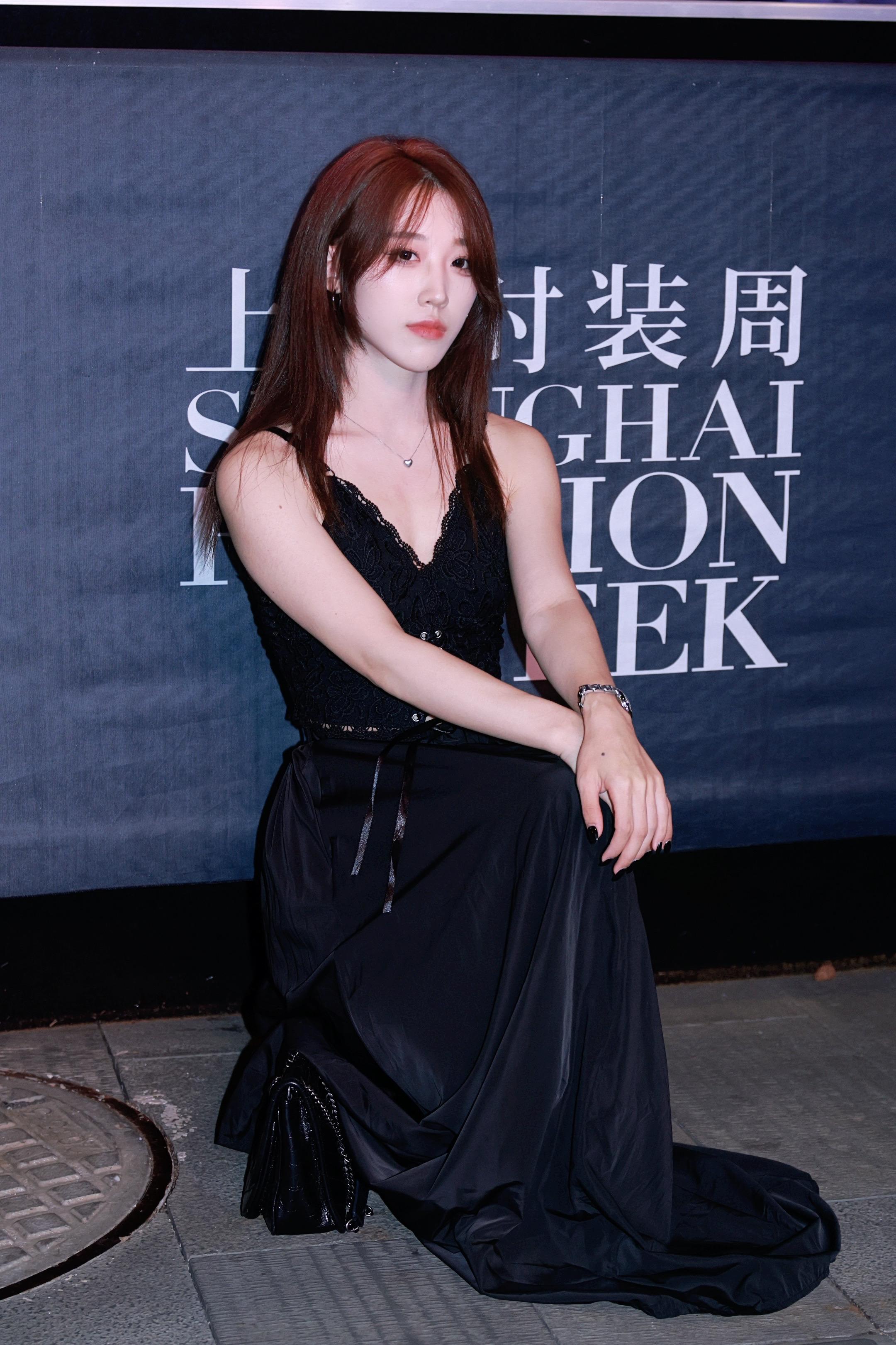 暗黑系穿搭 女神 赫本小黑裙 辣妹穿搭 上海时装周