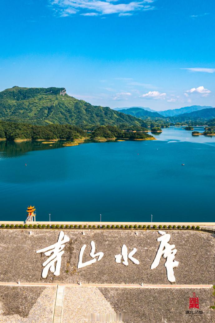湖北值得专程打卡的宝藏小城咸宁幕阜山脚下的崇阳，被称作鄂南小阿勒泰。竹海十里画廊