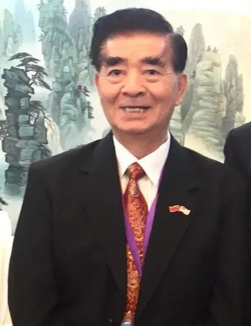 间谍都没有好下场。

现年78岁的梁成运，长期以来借助“海外侨领”身份，潜伏在国