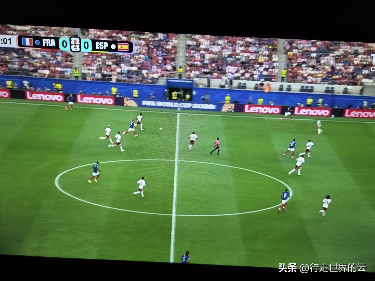 法国后卫被控制了吗？明目张胆送点球