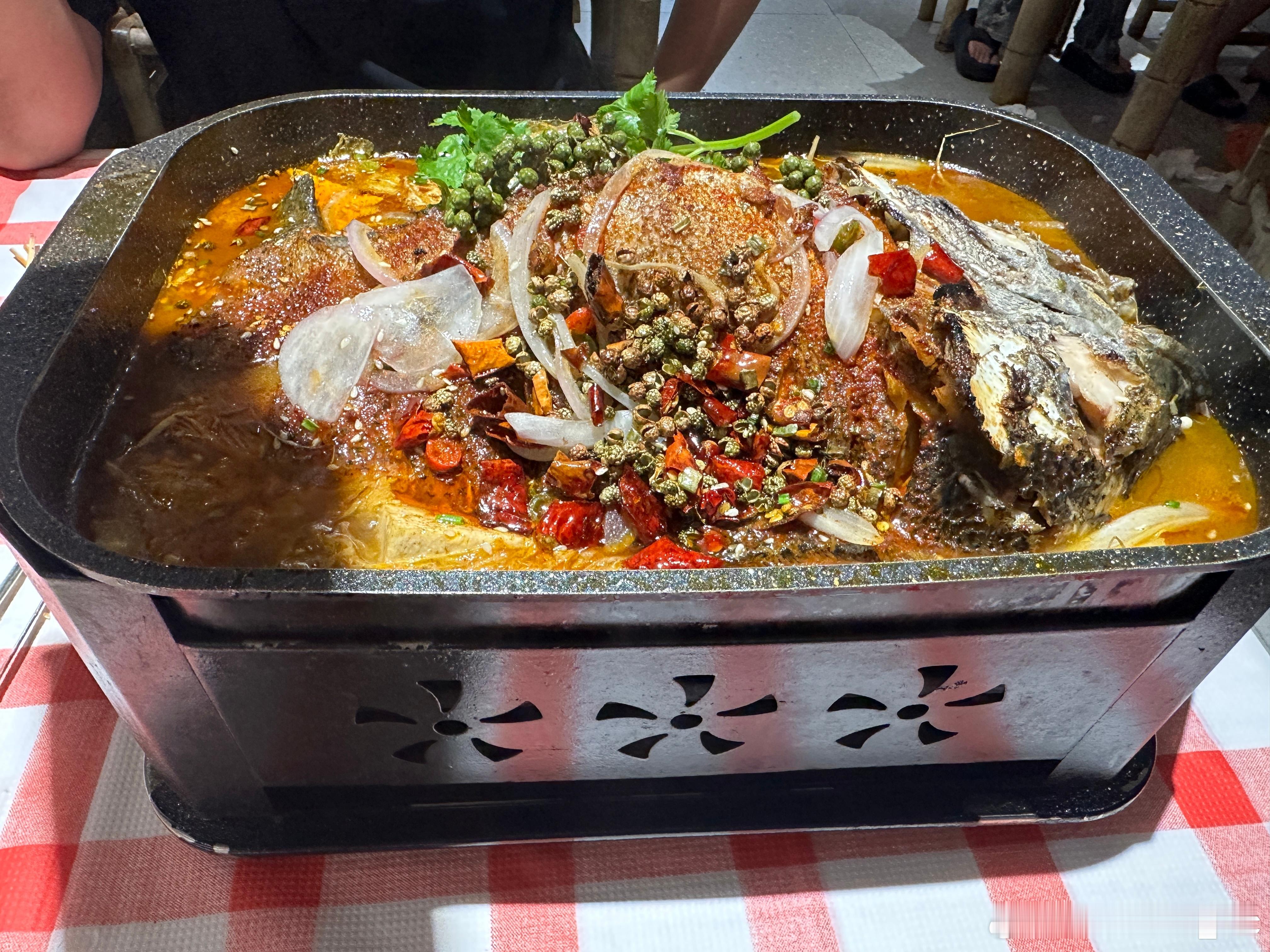外面突然倾盆暴雨本来想今晚赶回去但牛马还是旋转的还是犒劳一下自己明天我又是新的?