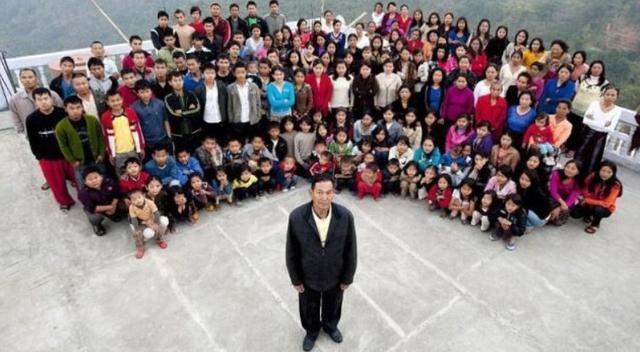 娶30多个老婆，生94个孩子，一家近200人住在有100间房屋的洋房中，甚至连自