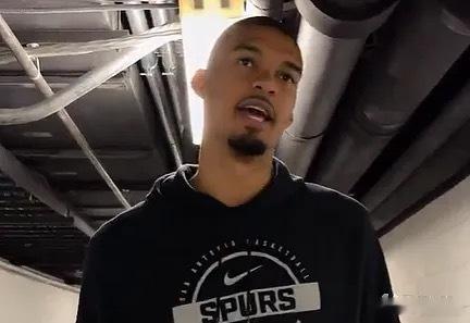 骑士总冠军的含金量还在上升北京时间今日，NBA官方社媒晒出了对圣安东尼奥马刺队球