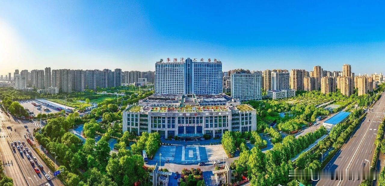 阜阳市人民医院发布《关于南区产科门诊停诊的通知》。
《通知》称，为进一步保障孕产