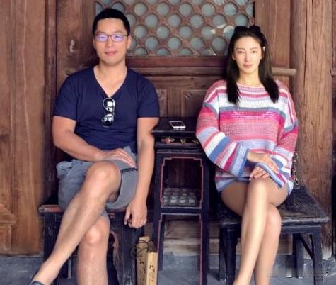 2016年，张雨绮和相识70天的富商袁巴元闪婚，不久后就火速生下了一对龙凤胎。没
