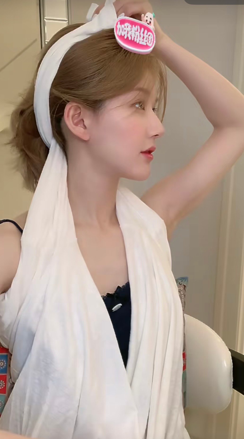 赵露思一件衣服100种穿法刚看完直播，赵露思也太有活力了吧！一件衣服换着花样穿，