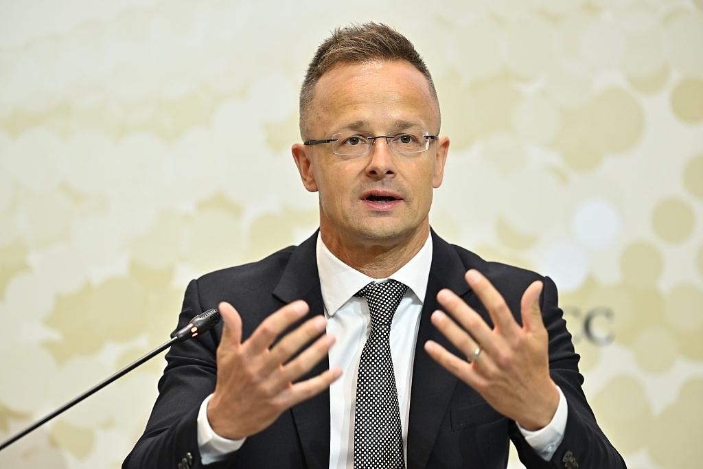 匈牙利装也不装了，直接摊牌了。以前还只是要求欧盟豁免自己的石油进口，现在直接呼吁