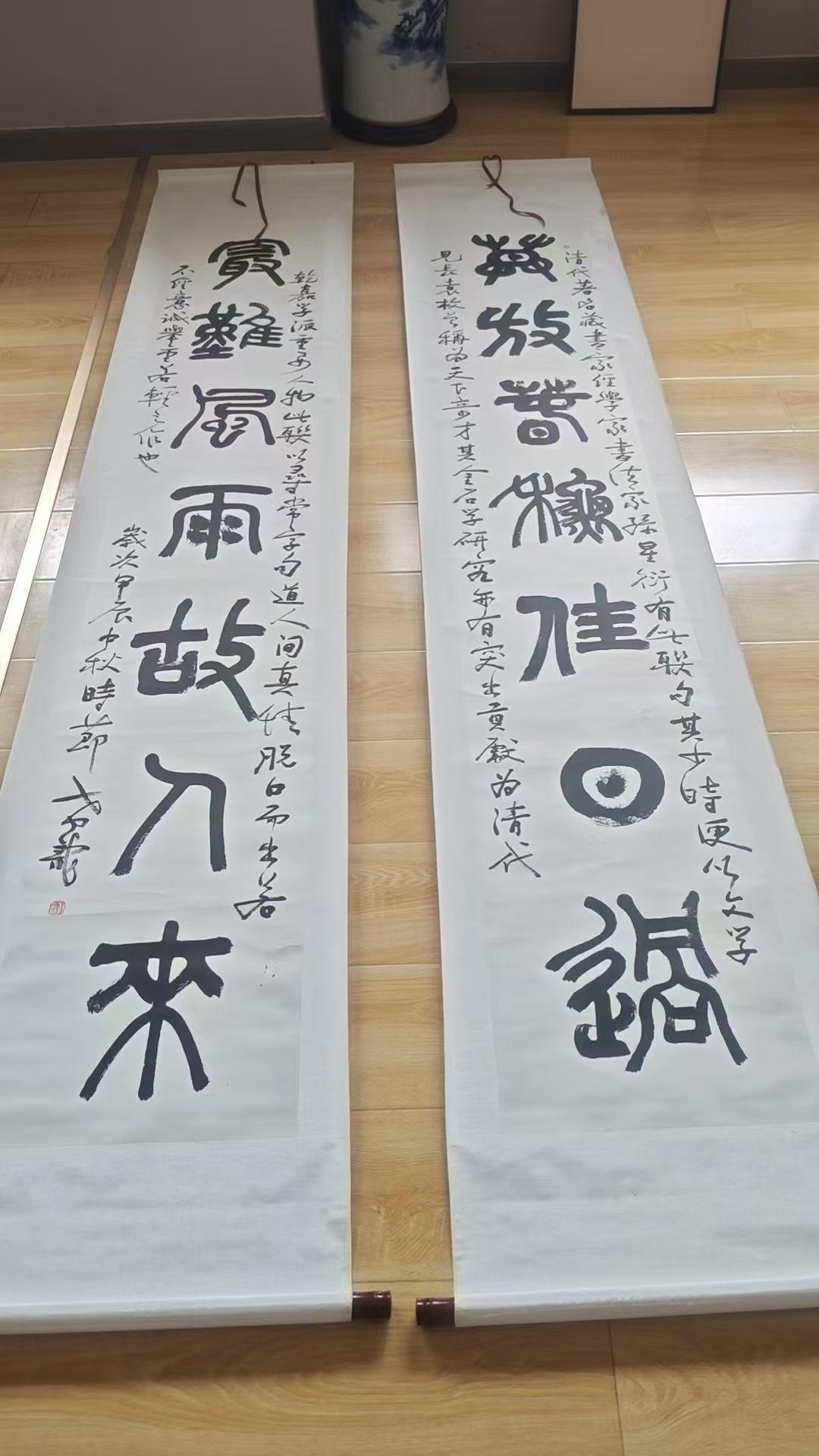 年进六旬的刘希龙教授，终于突破了很多书法家50岁后越写越差的魔咒，渐入佳境，人书