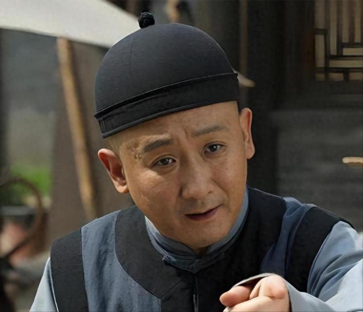 他是梁天儿子，出身北大世家是北大高材生，如今已成为父亲的骄傲。




 
梁天