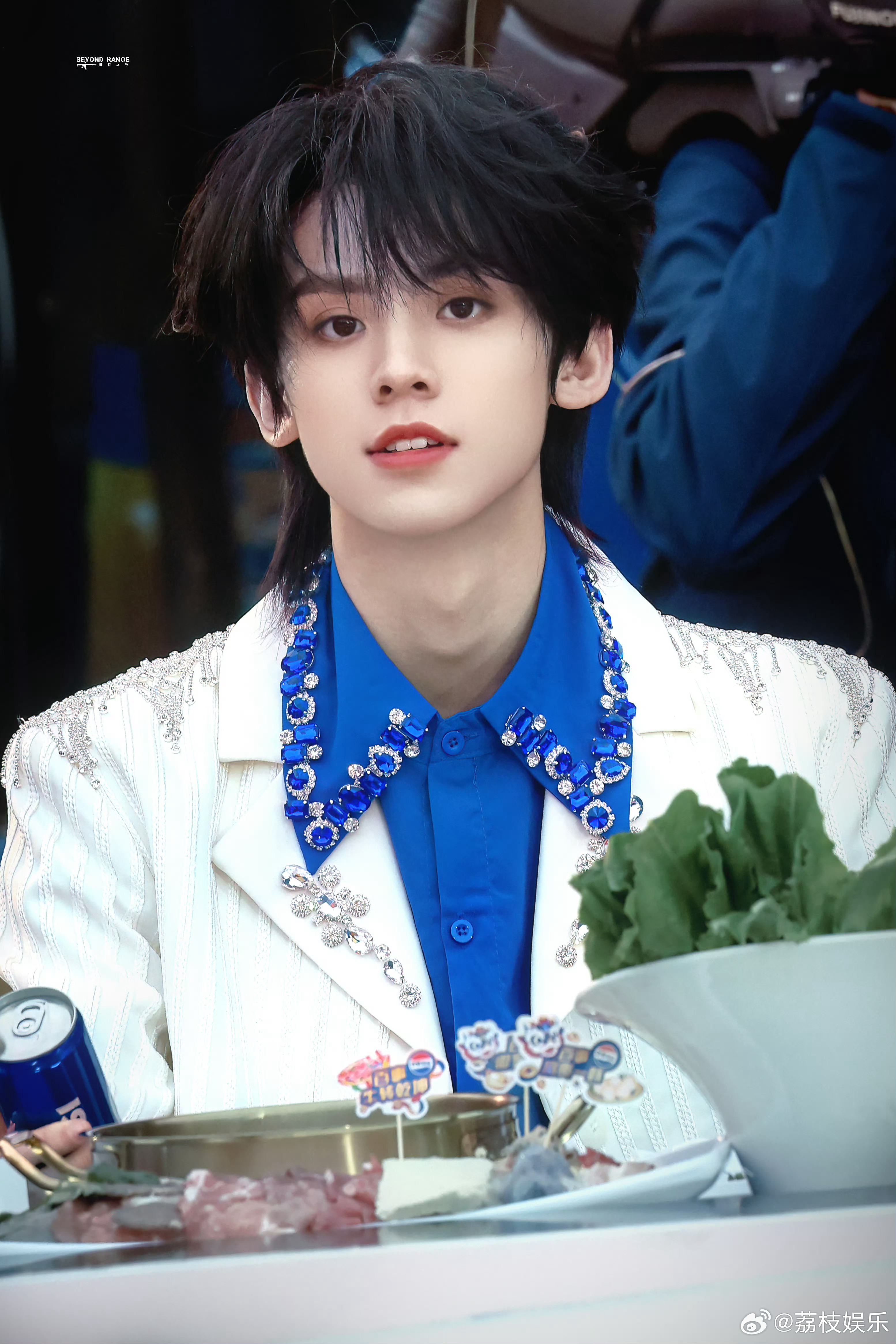 左航 从大山走到米兰 看着左航从直播里叽叽喳喳的小麻雀，变成米兰秀场沉稳内敛的少