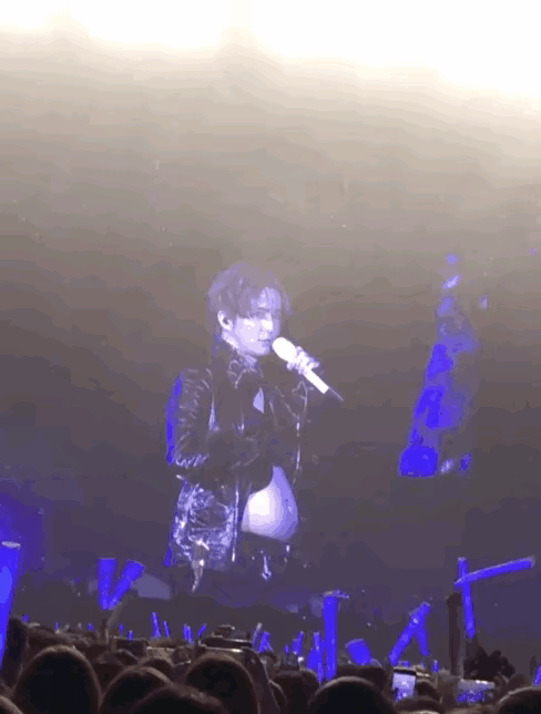 好羡慕薛之谦在舞台上的松弛感，脱伴舞鞋什么的也是太离谱了…… 