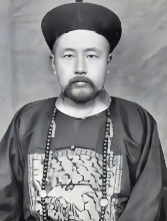 1906年，端方在柏林博物馆发现了一块熟悉的石碑，他走近，仔细辨认，惊得目瞪口呆