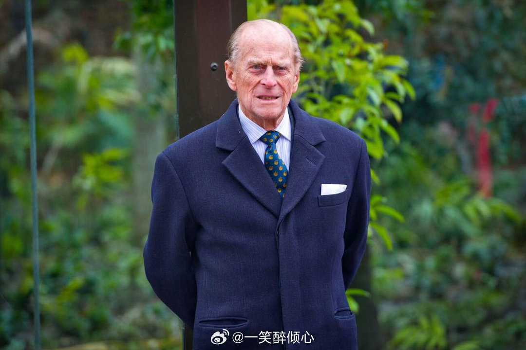 据消息，有本即将四月推出的传记说，爱丁堡公爵菲利普亲王在2013年6月住院期间被